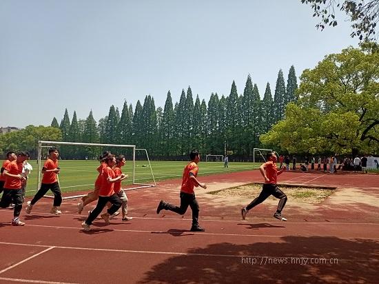 新葡萄8883官网AMG:心向党 奋力跑4.jpg 新葡萄8883官网AMG:心向党 奋力跑4.jpg
