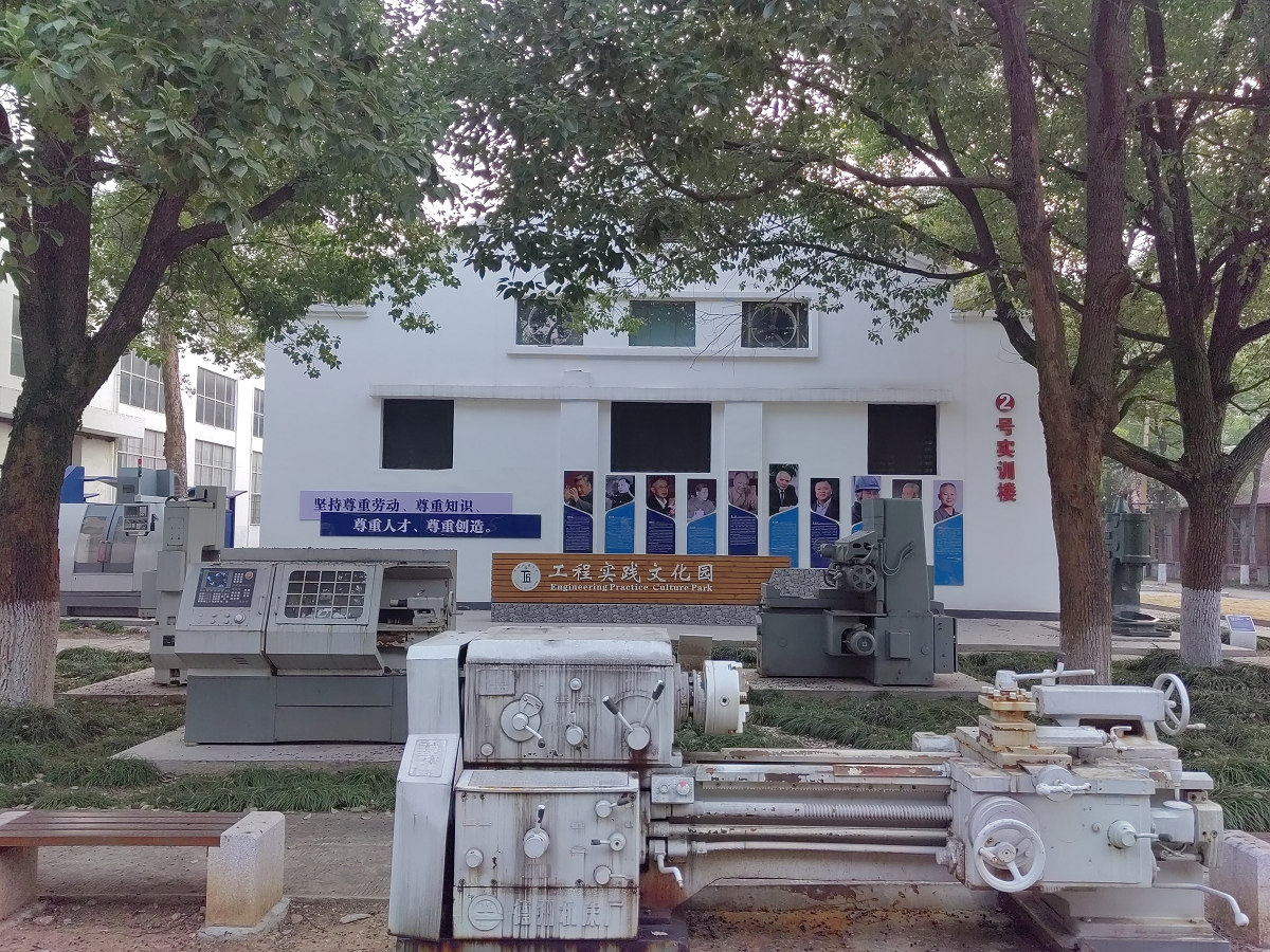 新葡萄8883官网AMG1.png