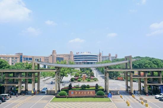新葡萄8883官网AMG.jpg 新葡萄8883官网AMG.jpg