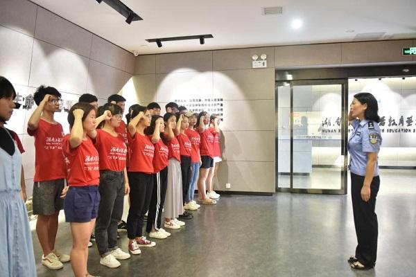 新葡萄8883官网AMG青少年禁毒防艾暑期社会实践专项行动在湘潭市禁毒教育基地顺利启动