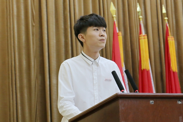 1530092465343022585.jpg 在校生代表1.jpg