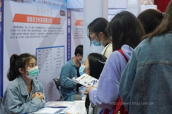 新葡萄8883官网AMG招聘会3.jpg 新葡萄8883官网AMG招聘会3.jpg